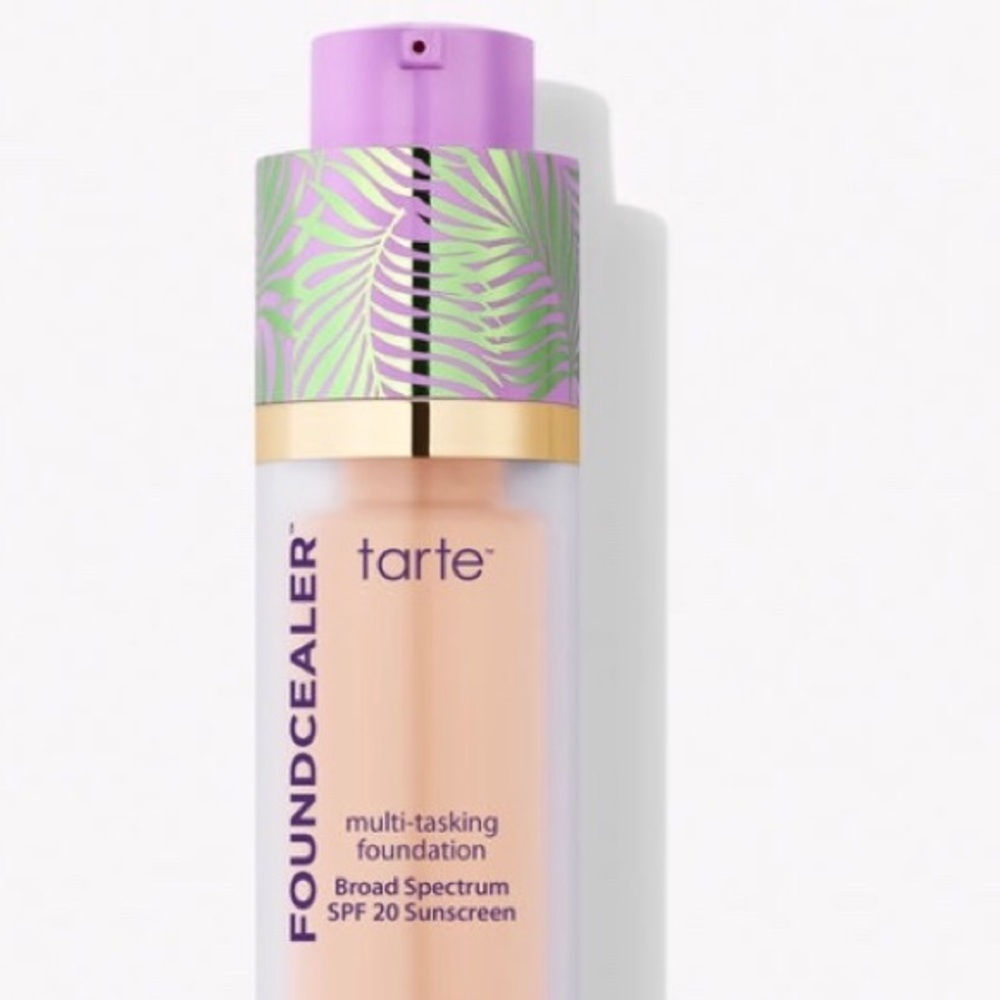 Tarte foundcealer foundation. Porcelain Beige.